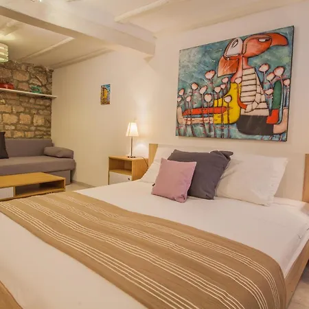 Apartment Honey Art *